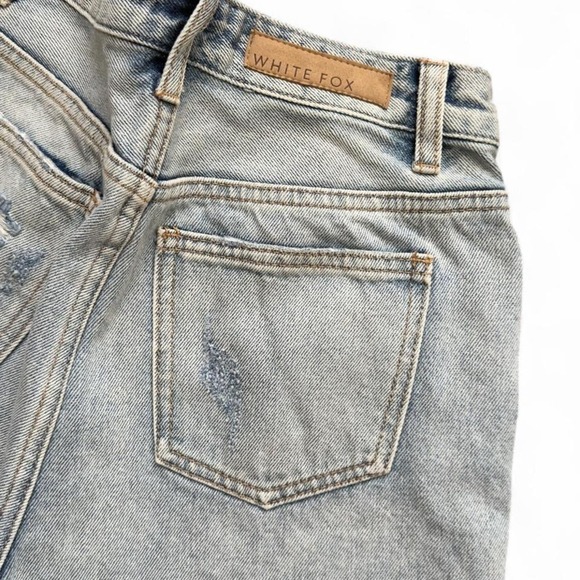 White Fox Distressed Jeans – Women's Size Small – Light Wash High Rise Mom - Picture 4 of 7